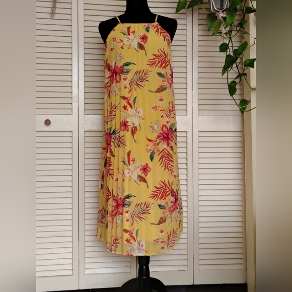 Forever 21 Dresses & Skirts - Forever 21 Sunny Yellow Floral Pleated Midi Dress Size S – Like New